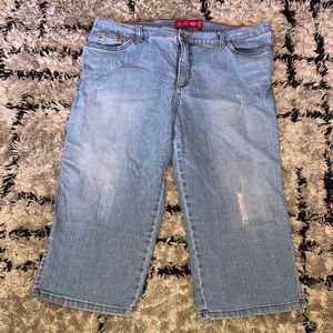 Juniors Glow Capri jeans